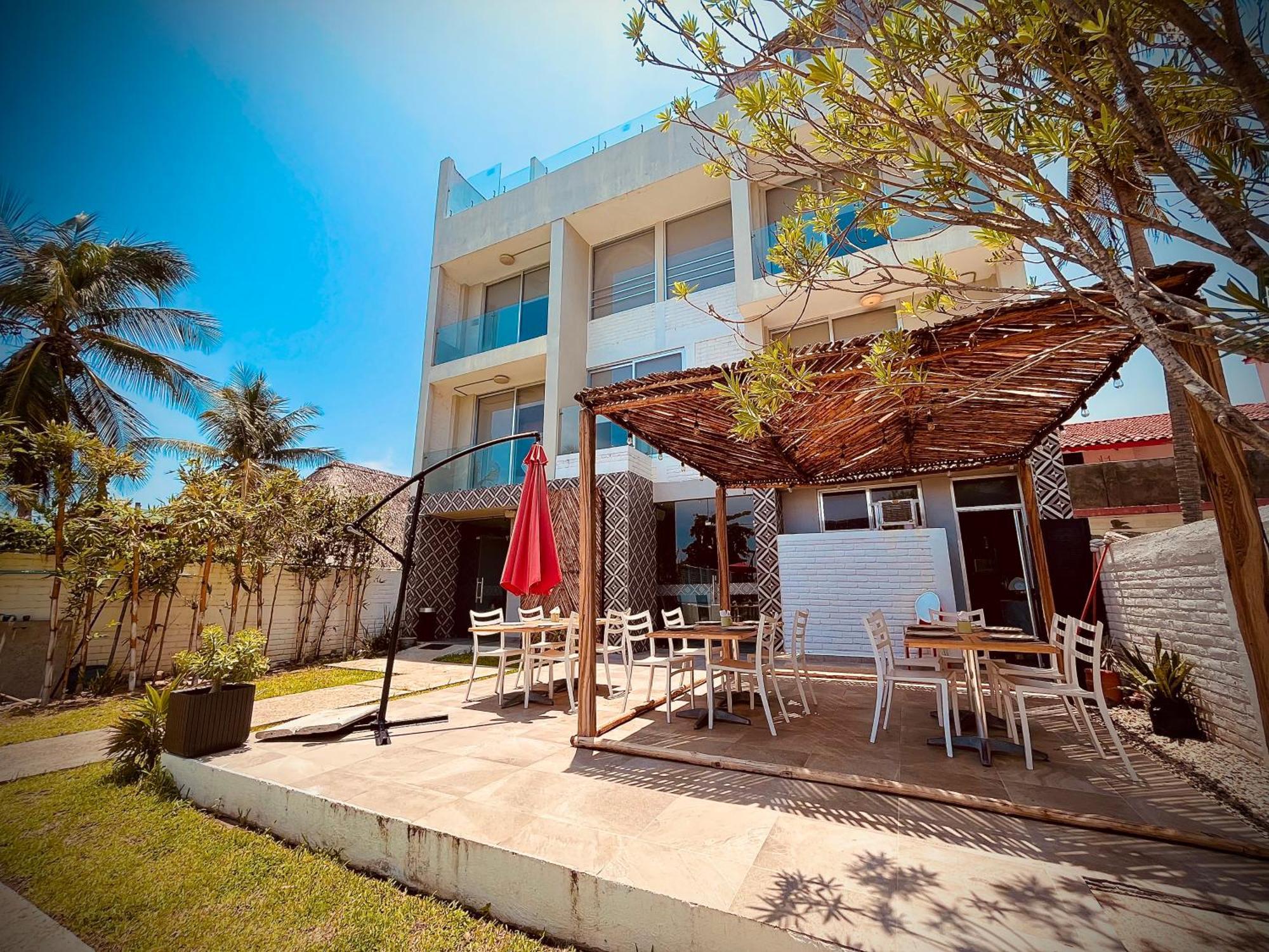 Hotel "Casa Mangata" Puerto Arista Esterno foto